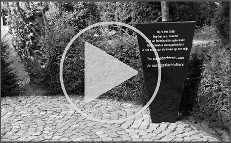 Delfzijl, onthulling van het herdenkingsmonument voor de scheepsramp Joanna in mei 1945